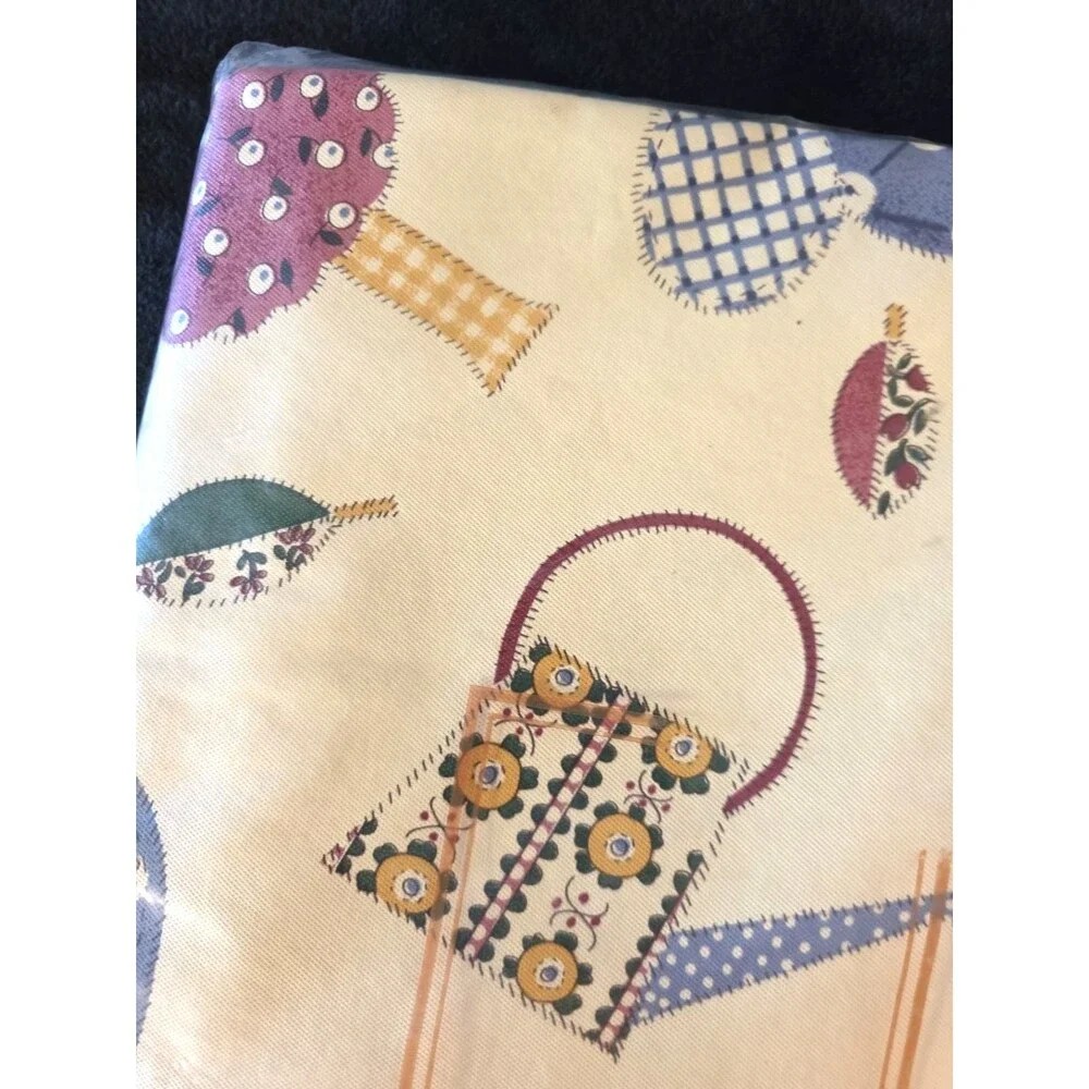 Vintage Town & Country Linen Flannel Backed Vinyl Tablecloth Calico Hearts